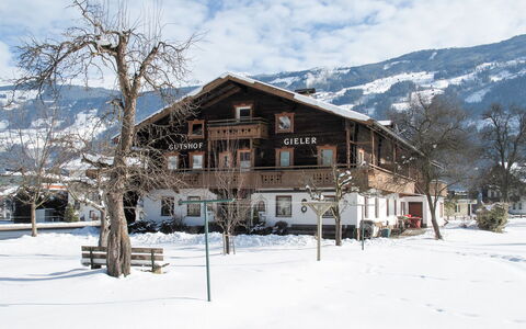 Zell am Ziller 684: Neve, Inverno, Proprietà, Montagna, Casa, Cielo, Casa, Albero, Hill Station, Log Cabin
