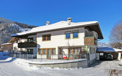 Zell am Ziller 685: Proprietà, Casa, Neve, Casa, Inverno, Immobiliare, Costruzione, Cielo, Architettura, Tetto