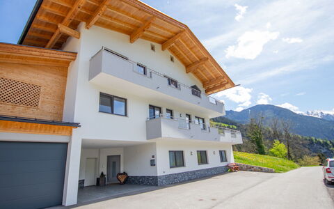 Mayrhofen 788: Nube, Casa, Urban Design, Balcone, Cumulo, Fenomeno Meteorologico, Driveway, Villa, Raccordo, Alpi