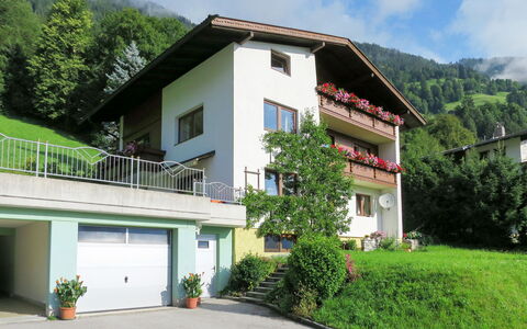 Finkenberg 608: Pianta, Nube, Costruzione, Cielo, Finestra, Proprietà, Verde, Albero, Casa