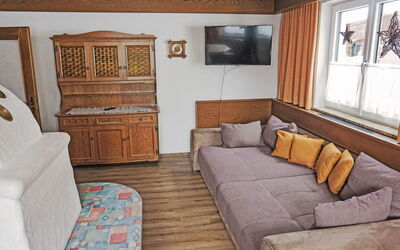 Daheim – Wildspitz 607.2: Mobilia, Legna, Divano, Interior Design, Pavimentazione, Pavimento, Casa, Soggiorno, Camera