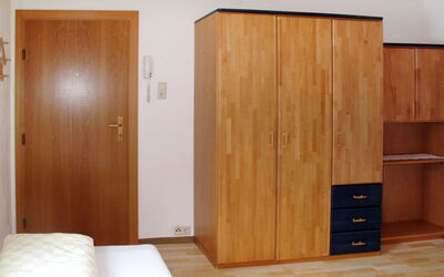 Altes Zollhaus 628.3: Mobilia, Cabinetry, Costruzione, Legna, Casa, Interior Design, Porta, Cassetto, Pavimento, Pavimentazione
