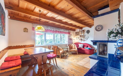 Karasova Ii: Interior Design, Mobilia, Casa, Soffitto, Villetta, Sedia, Dipingere, Soggiorno, Latifoglie, Pianta Della Casa