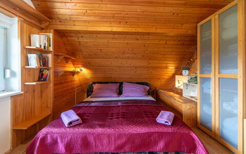 Karasova Ii: Interior Design, Mobilia, Pavimentazione, Pavimento, Legna, Soffitto, Camera, Camera Da Letto, Letto, Illuminazione