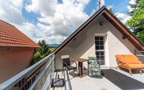 Karasova Ii: Casa, Tetto, Casa, Villetta, Estate, Cortile, Balcone, Mobili Da Esterno, Villa, Deck