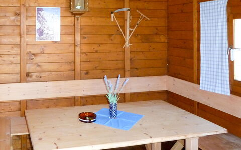 Bischofsmais 635: Camera, Tavolo, Mobilia, Legna, Pavimento, Color Legno, Casa, Log Cabin, Costruzione, Interior Design