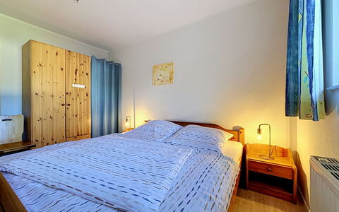 Plau am See 621: Letto, Camera Da Letto, Lenzuolo, Interior Design, Legna, Bedding, Mobilia, Pavimento, Pavimentazione, Camera