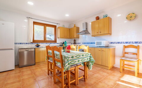 Morla: Mobilia, Cabinetry, Proprietà, Cucina, Tavolo, Legna, Elettrodomestico Da Cucina, Casa, Cassetto, Soggiorno