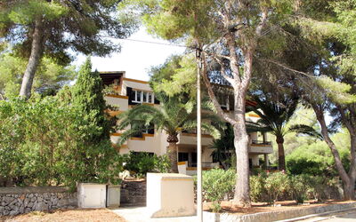 Cala Murada 615: Proprietà, Casa, Vegetazione, Zona Residenziale, Immobiliare, Casa, Quartiere, Costruzione, Albero, Architettura