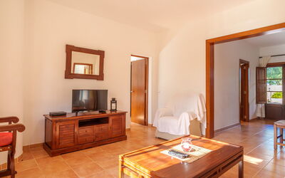 Finca Can Corritx 603.3: Mobilia, Tavolo, Specchio, Legna, Costruzione, Cassetto, Interior Design, Cornice, Cabinetry, Soggiorno