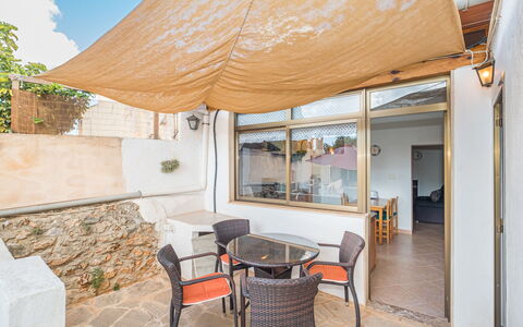 Sa Rossa: Mobilia, Proprietà, Tavolo, Sedia, Shade, Illuminazione, Interior Design, Architettura, Legna, Mobili Da Esterno