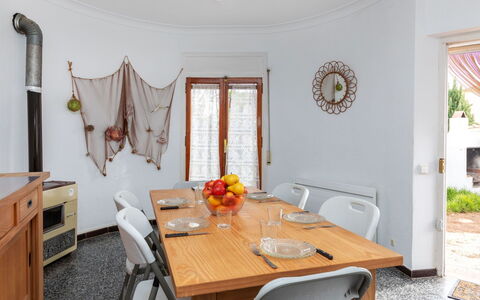 L'Escapade: Mobilia, Tavolo, Pianta, Sedia, Costruzione, Legna, Arancia, Finestra, Interior Design, Pianta Della Casa