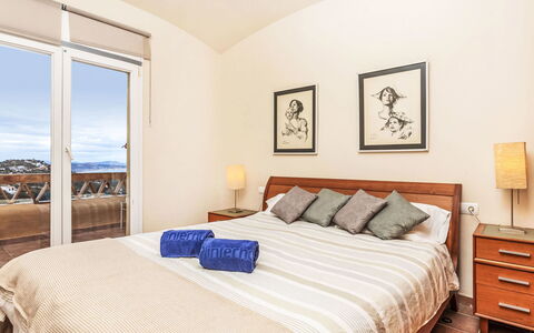 Xarmada Cecilia: Letto, Camera Da Letto, Mobilia, Legna, Lenzuolo, Pavimento, Interior Design, Pavimentazione, Camera, Bedding