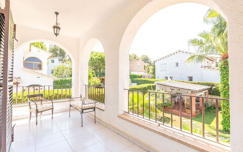 Santiago: Pianta, Costruzione, Finestra, Shade, Casa, Portico, Urban Design, Zona Residenziale, Immobiliare, Albero