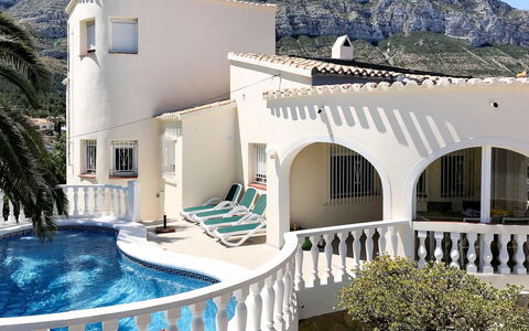 Romantica: Costruzione, Proprietà, Pianta, Bianca, Cielo, Azzurro, Blu, Acqua, Architettura, Casa