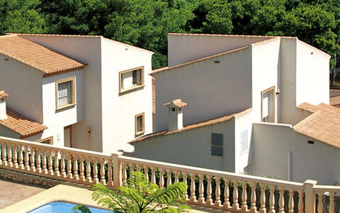 Jávea 711: Costruzione, Proprietà, Cielo, Luce, Azzurro, Piscina, Pianta, Finestra, Shade, Albero