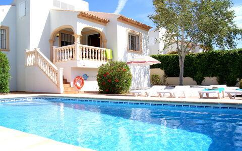 Jávea 711: Costruzione, Proprietà, Cielo, Luce, Azzurro, Piscina, Pianta, Finestra, Shade, Albero