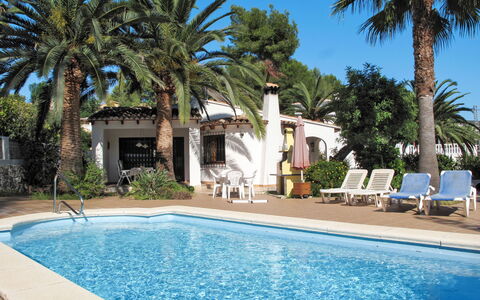 Jaen: Acqua, Cielo, Pianta, Proprietà, Piscina, Albero, Azzurro, Natura, Costruzione, Shade