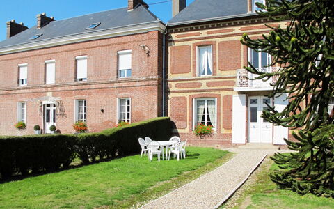 Le Domaine du Vasouy: Costruzione, Finestra, Cielo, Proprietà, Pianta, Lotto, Erba, Architettura, Villetta, Casa