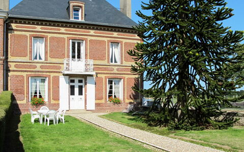Le Domaine du Vasouy: Pianta, Cielo, Proprietà, Costruzione, Finestra, Lotto, Albero, Villetta, Erba, Casa