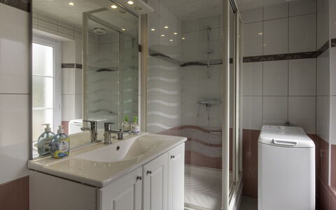 Le Champ des Mouettes: Specchio, Rubinetto, Proprietà, Costruzione, Idraulico Fixture, Cabinetry, Lavello, Doccia, Bagno