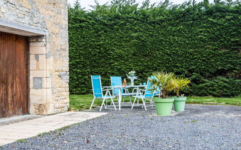 Le Clos Renard: Nube, Tavolo, Cielo, Mobilia, Pianta, Proprietà, Montagna, Tavola, Costruzione, Natura