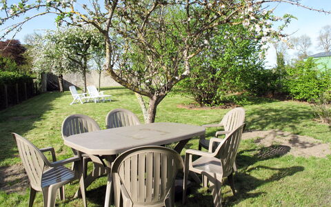 Le Repos: Pianta, Tavolo, Mobilia, Proprietà, Cielo, Comunita 'Impianto, Sedia, Tavolo Esterno, Foglia, Botanica