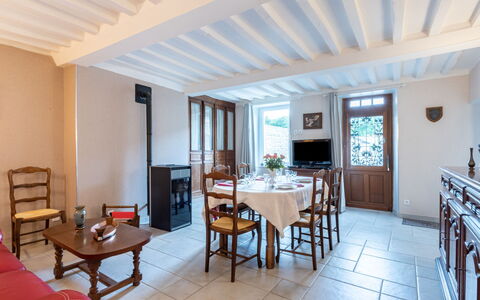 Le Repos: Tavolo, Mobilia, Proprietà, Sedia, Azzurro, Legna, Interior Design, Pianta Della Casa, Architettura, Pavimentazione