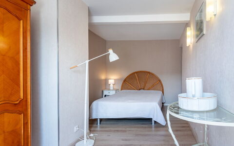 Le Repos: Costruzione, Mobilia, Comfort, Legna, Interior Design, Pavimentazione, Pavimento, Telaio Del Letto, Letto, Shade