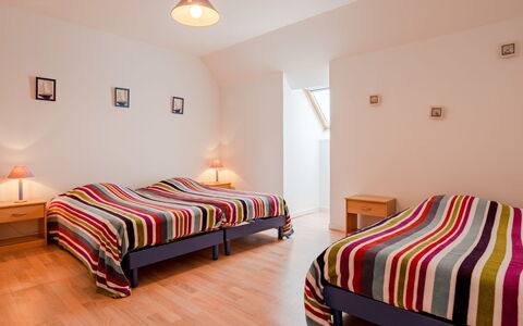 Néroli: Mobilia, Proprietà, Comfort, Legna, Letto, Telaio Del Letto, Illuminazione, Arancia, Tessile, Interior Design
