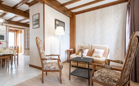 Barneville Carteret 620: Mobilia, Proprietà, Tavolo, Costruzione, Comfort, Cornice, Legna, Sedia, Interior Design, Soggiorno