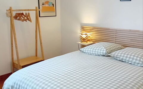 Les Cordylines: Mobilia, Letto, Camera Da Letto, Bedding, Lenzuolo, Legna, Interior Design, Biancheria, Tessile, Pavimento