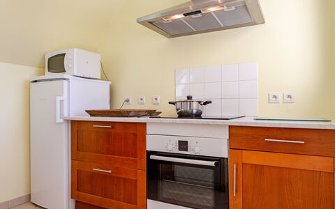 Neptune: Cabinetry, Costruzione, Controsoffitto, Proprietà, Mobilia, Cassetto, Cucina, Legna, Interior Design, Casa