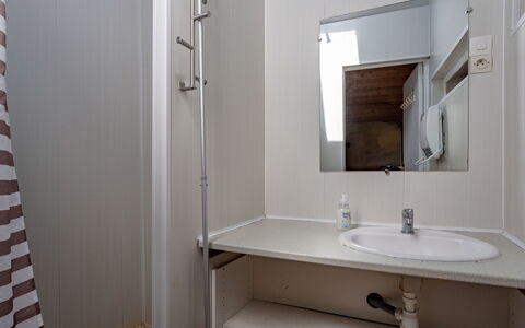 La Bergerie: Specchio, Lavello, Rubinetto, Lavandino Del Bagno, Idraulico Fixture, Costruzione, Bagno, Legna, Interior Design