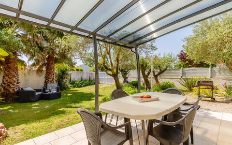 Les Oliviers: Pianta, Mobilia, Proprietà, Tavolo, Costruzione, Sedia, Natura, Shade, Interior Design, Mobili Da Esterno
