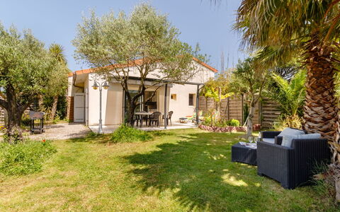 Les Oliviers: Pianta, Cielo, Costruzione, Albero, Lotto, Architettura, Vegetazione, Casa, Zona Residenziale, Villetta