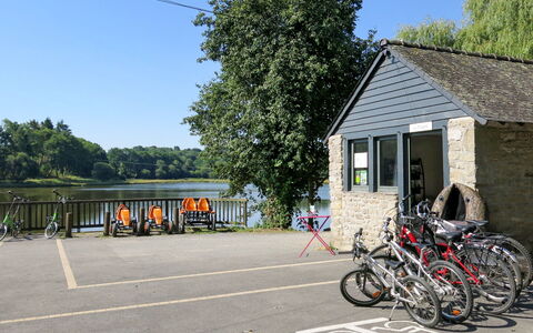 Rochefort en Terre 603: Trasporto, Proprietà, Bicicletta, Cittadina, Albero, Veicolo, Casa, Corsia, Costruzione, Architettura