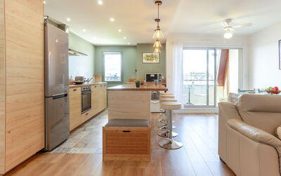 Cabourg 100: Acqua, Cielo, Proprietà, Pianta, Costruzione, Nube, Piscina, Albero, Zona Residenziale, Erba
