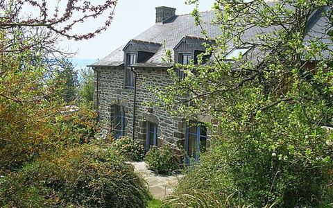 Bella Vista: Vegetazione, Finestra, Proprietà, Casa, Foglia, Costruzione, Arbusto, Immobiliare, Zona Residenziale