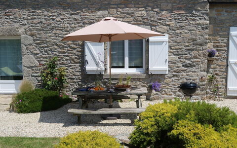 Ty Coz Ar Mor: Pianta, Costruzione, Finestra, Architettura, Giallo, Vaso Di Fiori, Shade, Zona Residenziale, Villetta, Casa