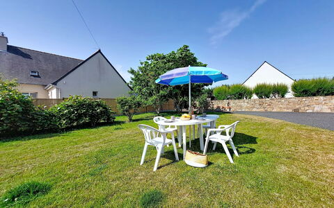 Ty Maï Pi: Prato, Villetta, Giardino, Cortile, Landscaping, Agriturismo, Shade, Backyard, Estate, Driveway