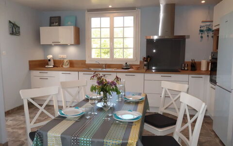 Penn Ar Bed: Camera, Mobilia, Proprietà, Costruzione, Interior Design, Cucina, Sala Da Pranzo, Tavolo, Pavimento, Casa