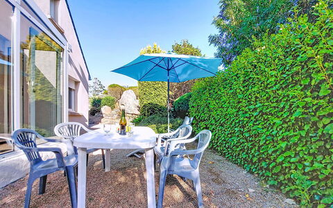 Kerguntuil: Blu, Arbusto, Shade, Giardino, Landscaping, Mobili Da Esterno, Cortile, Eco Hotel