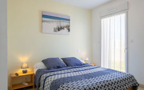 Tal Ar Mor: Mobilia, Letto, Interior Design, Camera Da Letto, Pavimento, Pavimentazione, Camera, Lenzuolo, Bedding, Legna