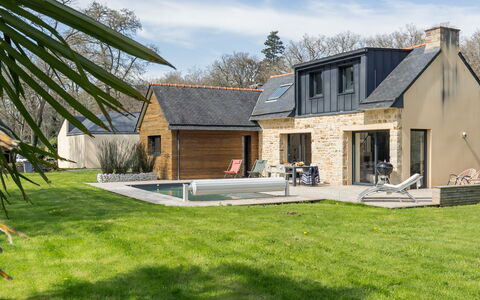 Breizh Riviera: Costruzione, Cielo, Nube, Pianta, Finestra, Casa, Albero, Lotto, Erba, Villetta