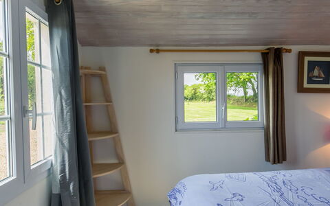La Belle Vue: Finestra, Costruzione, Legna, Shade, Comfort, Interior Design, Pavimento, Albero, Pavimentazione