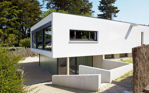 Villa de la Baie: Pianta, Cielo, Comunita 'Impianto, Albero, Finestra, Shade, Lotto, Costruzione, Pendenza, Casa