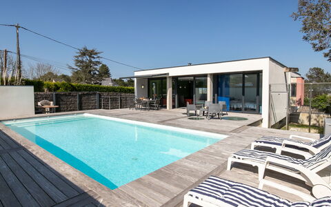 Villa de la Baie: Piscina, Ricorrere, Materiale Composito, Mobili Da Esterno, Eco Hotel, Tempo Libero, Shade, Estate, Villa, Giochi D'Acqua