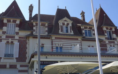 Cabourg 225: Cielo, Finestra, Proprietà, Costruzione, Tetto, Facciata, Città, Casa, Uso Misto, Shade