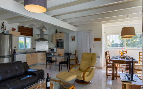 Le Triskell: Pianta, Mobilia, Costruzione, Proprietà, Tavolo, Sedia, Shade, Finestra, Interior Design, Illuminazione